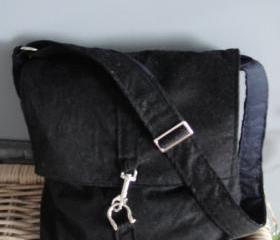 Shoulder bag, black velvet