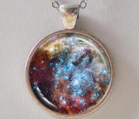 Universe Necklace - Merging Star Clusters in 30 Doradus - Galaxy Series