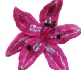 Large Lily hairclip facinator/ brooch - wedding accessory
