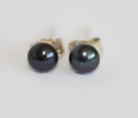 Black freshwater pearl and sterling silver stud earrings