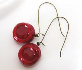 deep red earrings - Vintage glossy burgundy lucite beads - sealing wax