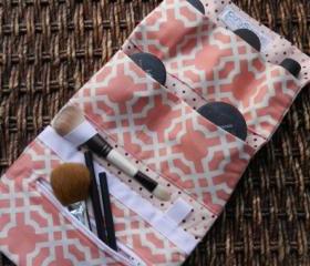 Mineral Makeup Carrying Roll