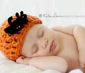 Crochet spider hat halloween photography prop for newborn baby boy and girl orange and black chunky beanie- newborn size