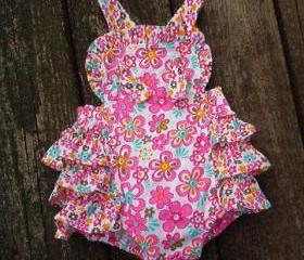Retro look ruffle back sunsuit and sunhat Baby girls size 3 to 6 month