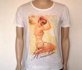 Skull pinup bikini BURN OUT t shirt for men, Honolulu seaside white and cutout neck tee