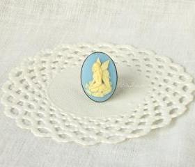 Fairy Lisbeth, fairy Cameo ring in cream white and blue, victorian jewelry
