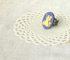 Fairy Anya, fairy Cameo ring in cream white and lavender lilac, vintage style