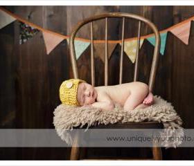 Crochet basketweave beanie in mustard yellow for newborn baby boy photography prop - newborn size
