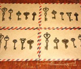 20 Antique Style Bronze Key Charms
