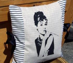 Decorative Throw Pillow Cushion Cover with Hollywood Glam Audrey Hepburn Screen Print