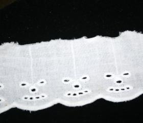 Vintage Eyelet Lace .. White .. 2 Healthy Yards