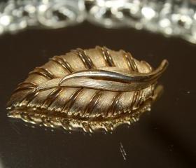 Vintage Gold Leaf Brooch ... Matte and Shine .. Great Detail
