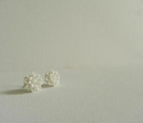 White Daisy Cabachone Earrings