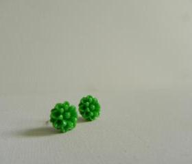 Grass Green Daisy Cabachon Earrings