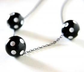 polka dots necklace - black and white