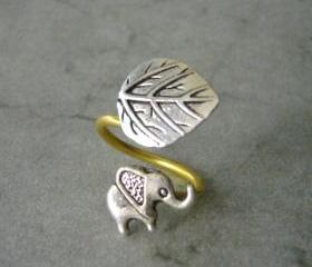 Silver elephant ring with a leaf
