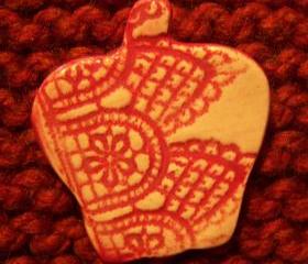 Apple Lace Pin