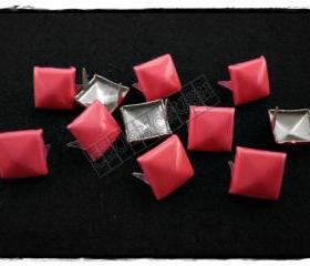  50pcs 1/2inches shocking Pink Pyramid Stud Punk ROCK Biker Spikes spots EMO S1913