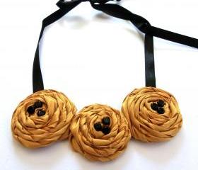 Golden roses: fabric flower statement necklace