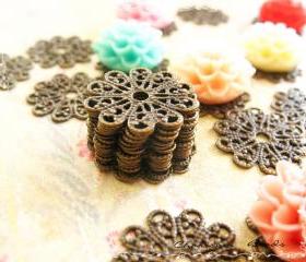 30 Brass Vintage Filigree Caps - Connectors Findings Flower, 17mm