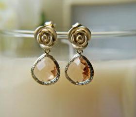 Sale. The Romance Of the Roses. Matte Gold Earrings.Wedding Jewelry