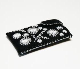 iPhone case Felt iPhone sleeve Wool Galaxy cover Black and White flowers