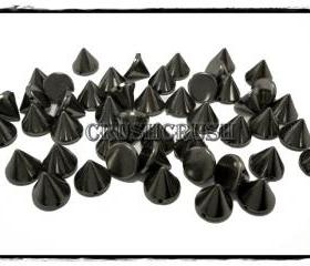 50pcs 8mm Gunmetal Acrylic Cone Spikes Beads Charms Pendants Decoration X67