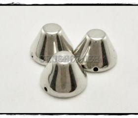  50pcs 8mm Acrylic Silver Cap Cone Spikes Beads Charms Pendants Sew On Decoration X81