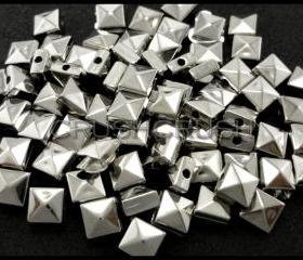  200pcs 7mm Silver Acrylic Pyramid Square Beads Metal Spike Spacers F582