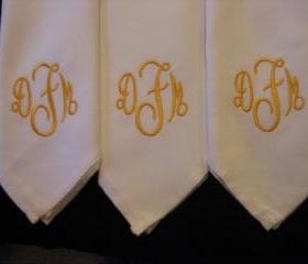 8 Monogrammed dinner napkins