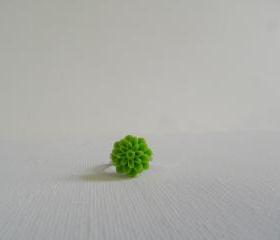 Grass Green Mum Cabochon Ring
