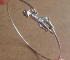 Giraffe Bangle Bracelet, Simple Everyday Jewelry, Elegant gift, Bridesmaid Gift, Bridal Wedding Jewelry