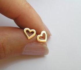 14k Gold Heart earrings - Solid Gold Studs - Small Heart Earrings