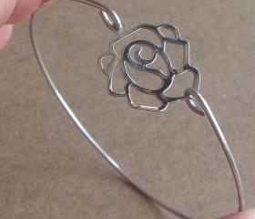 Small Flower Bangle Bracelet, Simple Everyday Jewelry, Elegant gift, Bridesmaid Gift, Bridal Wedding Jewelry