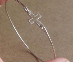 Little Cross Bangle Bracelet, Simple Everyday Jewelry, Elegant gift, Bridesmaid Gift, Bridal Wedding Jewelry