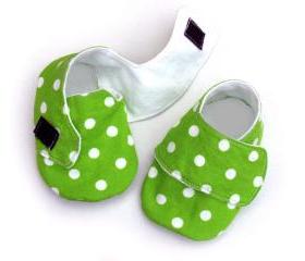 Baby Shoes, sneakers style, size 0-6 months in lime dots