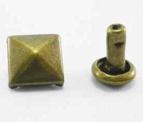  50x8mm Brass Pyramid Rivets Rapid Square Stud RV428