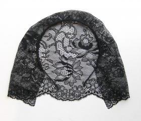 Black lace veil headband.