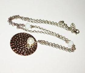 Adjustable round pendant necklace