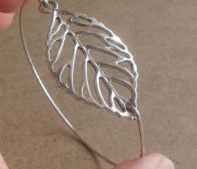 Leaf Bangle Bracelet, Simple Everyday Jewelry, Elegant gift, Bridesmaid Gift, Bridal Wedding Jewelry