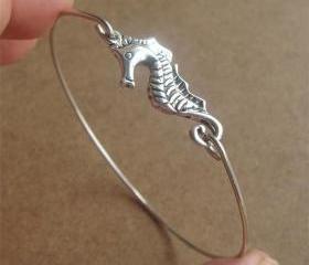 Seahorse Bangle Bracelet, Simple Everyday Jewelry, Elegant gift, Bridesmaid Gift, Bridal Wedding Jewelry