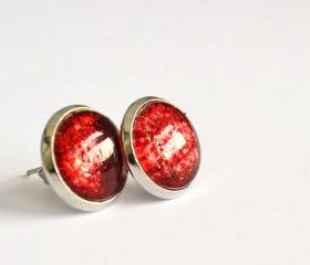 Sparkling red small earrings - round glass cabochon and glitters