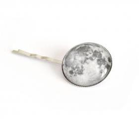 Moon round bobby pin with glass dome