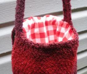 Crochet sholder purse in Strawberry boucle with flannel lining, ready to ship