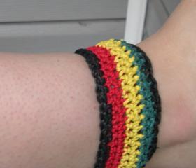 Crocheted hemp anklet - bracelet with tie closure in traditional Rasta colors, ready to ship.