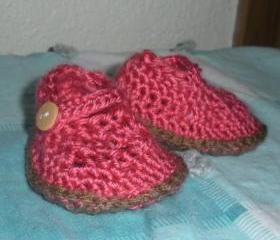 Crochet baby mary jane shoes, made to order.