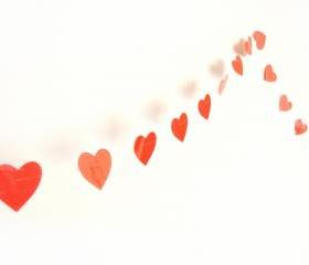 Laminated garland with paper red hearts, water resistant