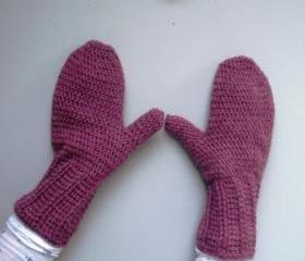 Women's crochet Mittens in deep pink rose heather, ready to ship