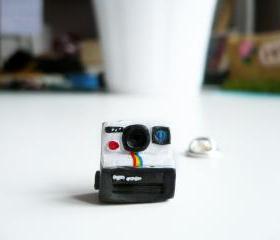 Polaroid 1000 Vintage-style Camera Pin Brooch