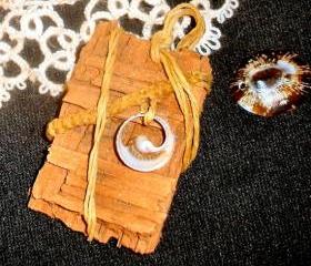 Natural wood pendant with jute and seashell